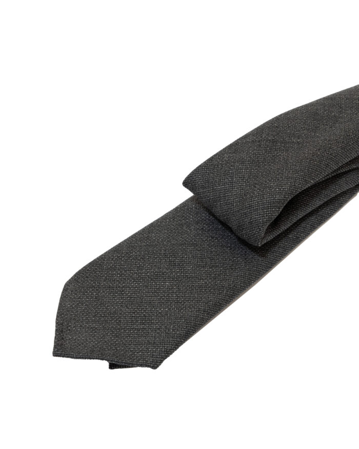 Tie your tie – Established by Franco Minucci in 1984